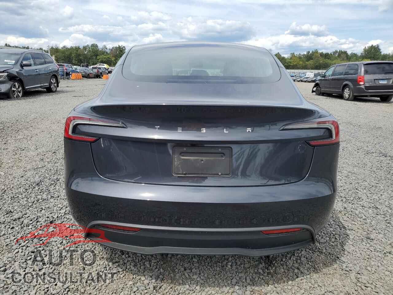TESLA MODEL 3 2024 - 5YJ3E1EA3RF869213