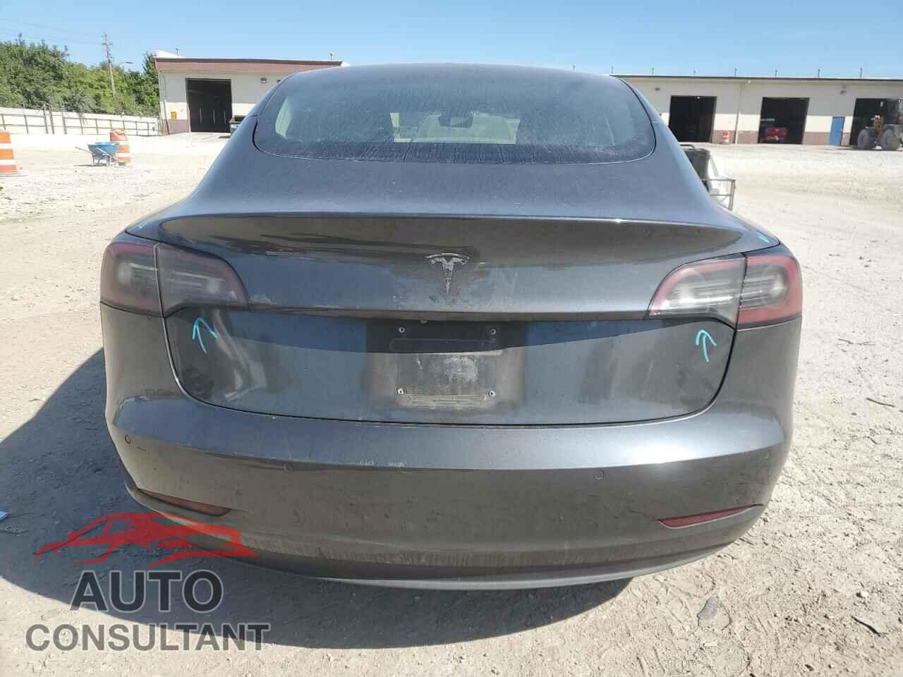 TESLA MODEL 3 2018 - 5YJ3E1EA0JF049336