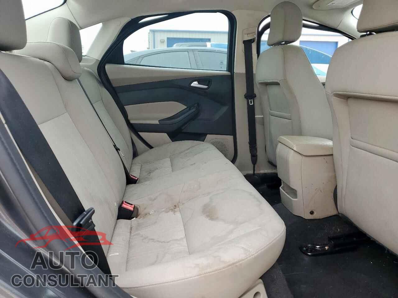 FORD FOCUS 2015 - 1FADP3F29FL218930