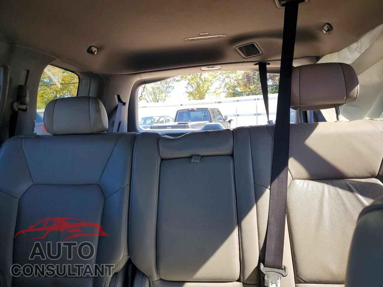 HONDA PILOT 2011 - 5FNYF4H50BB035263