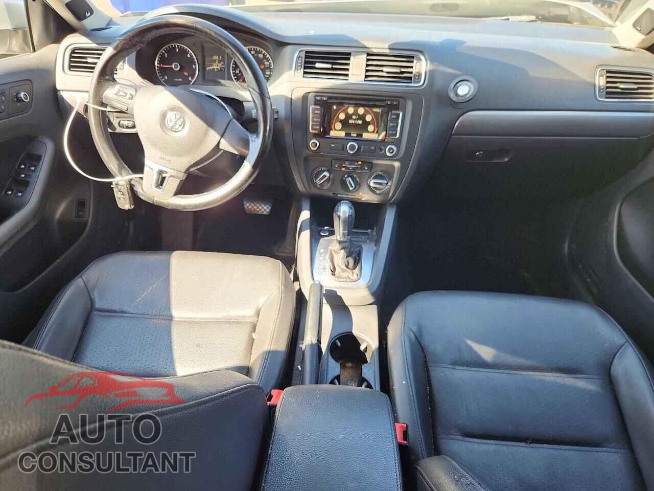 VOLKSWAGEN JETTA 2013 - 3VWLL7AJ2DM247332