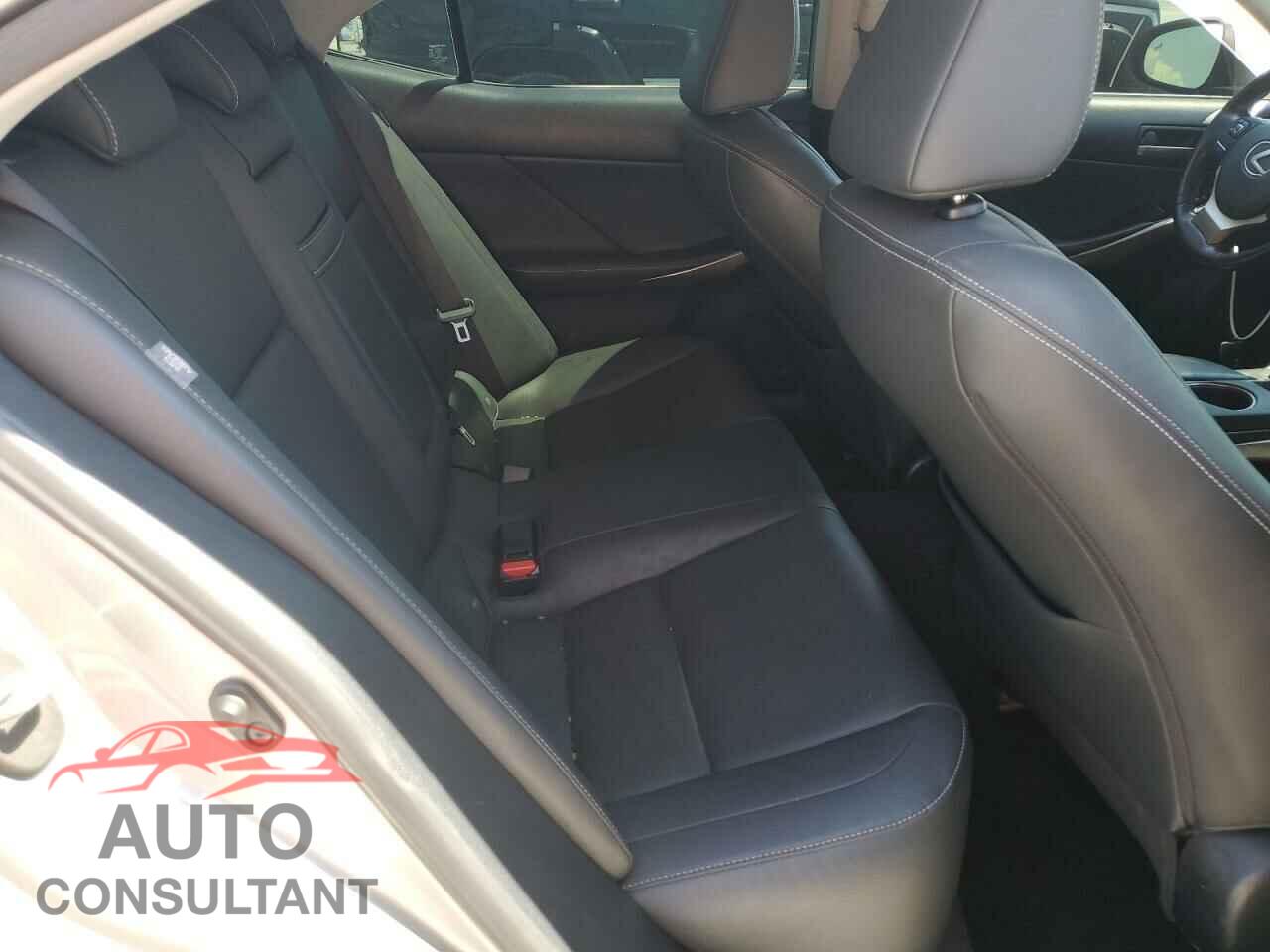 LEXUS IS 2018 - JTHBA1D20J5072567