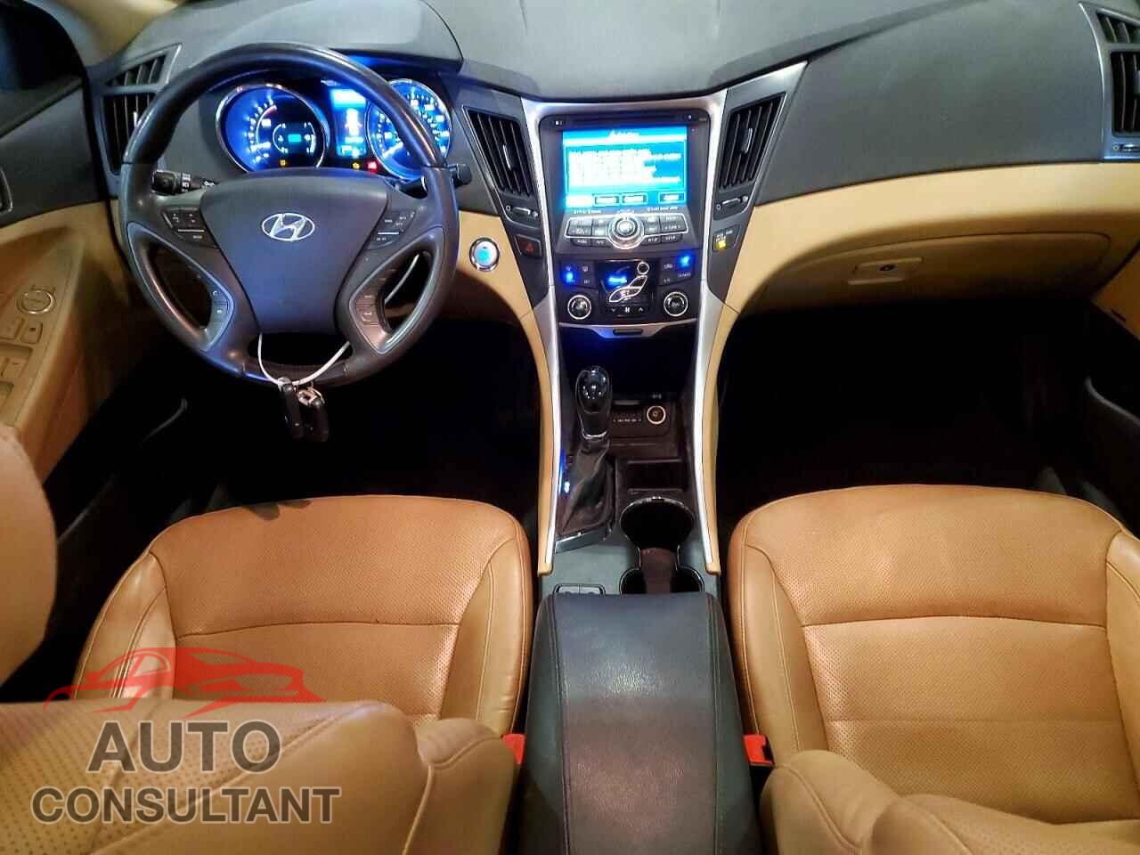 HYUNDAI SONATA 2012 - KMHEC4A48CA021940