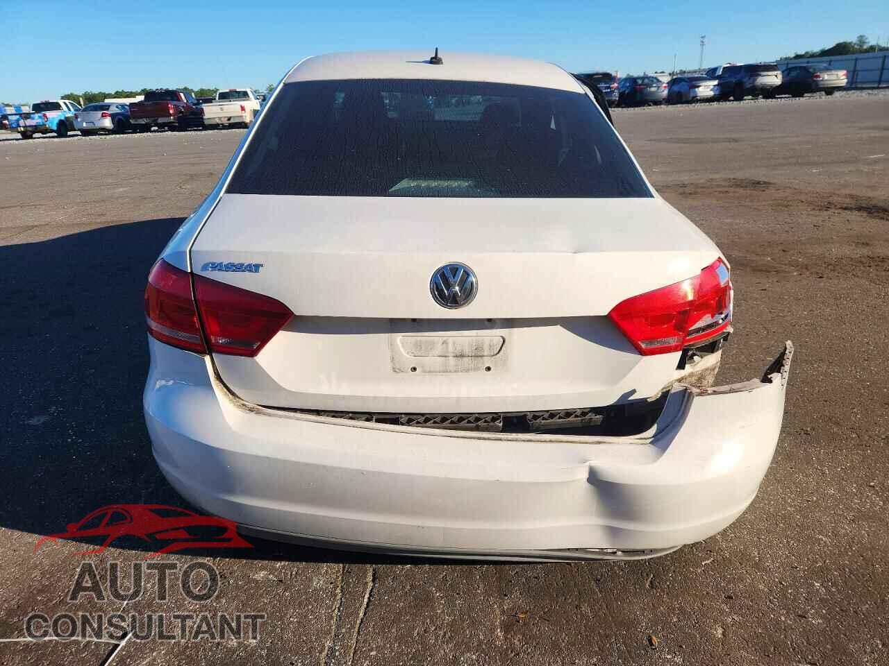 VOLKSWAGEN PASSAT 2012 - 1VWAH7A32CC067665