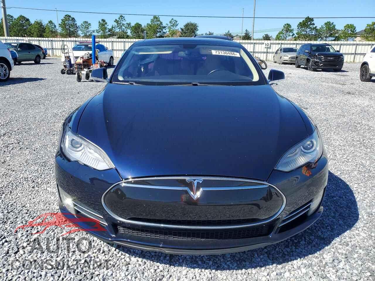 TESLA MODEL S 2013 - 5YJSA1DP2DFP17042