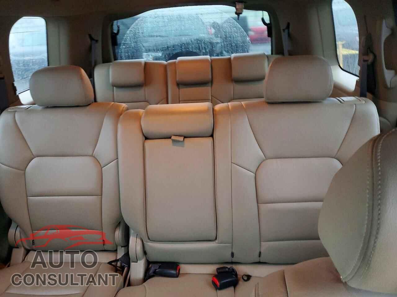 HONDA PILOT 2011 - 5FNYF4H49BB022826
