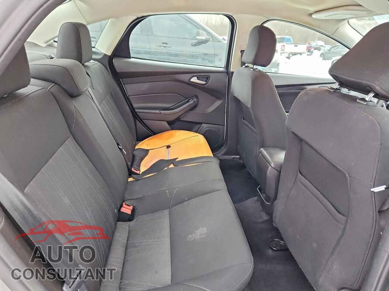 FORD FOCUS 2017 - 1FADP3F21HL276159