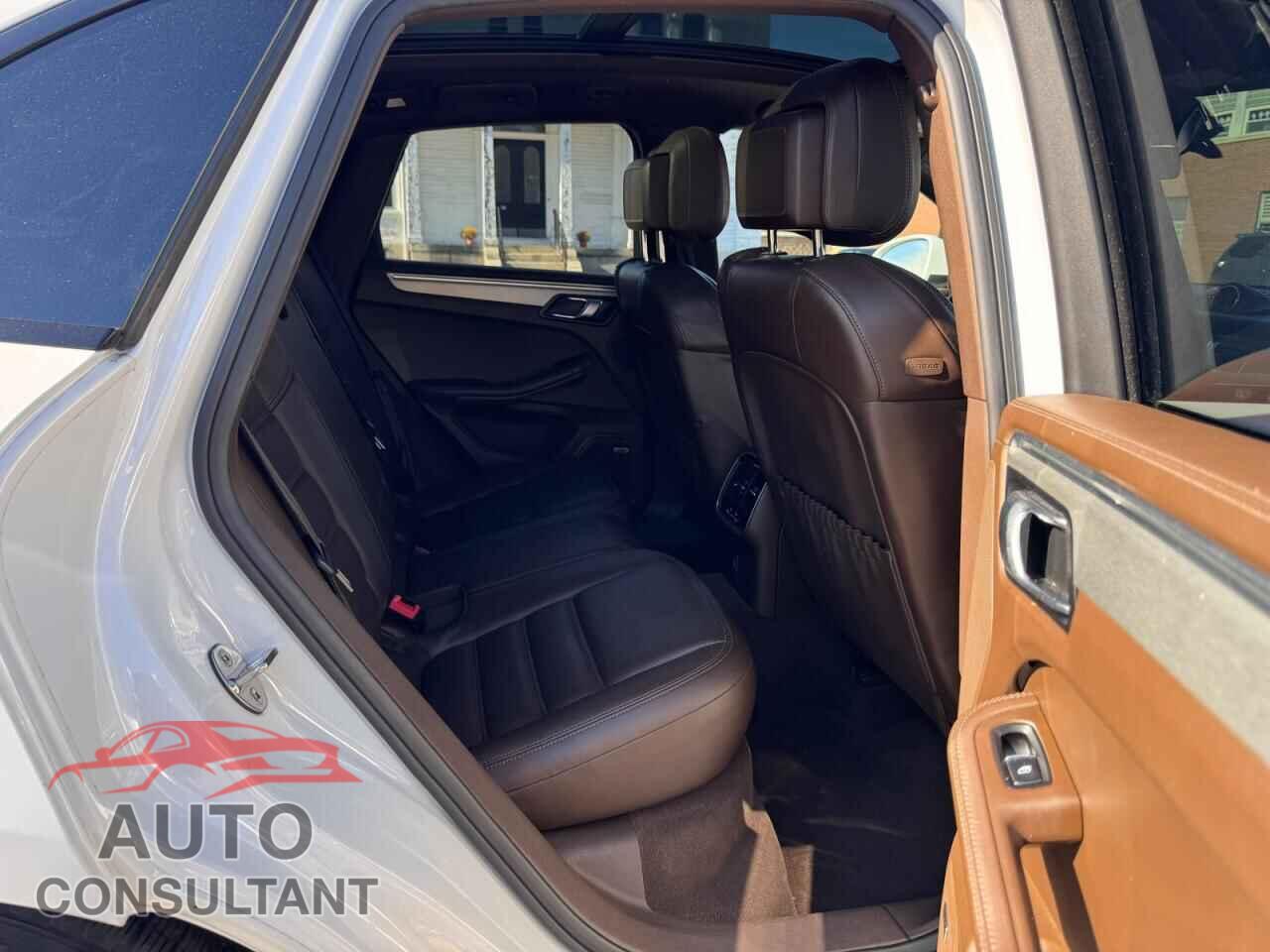 PORSCHE MACAN 2018 - WP1AG2A55JLB60007