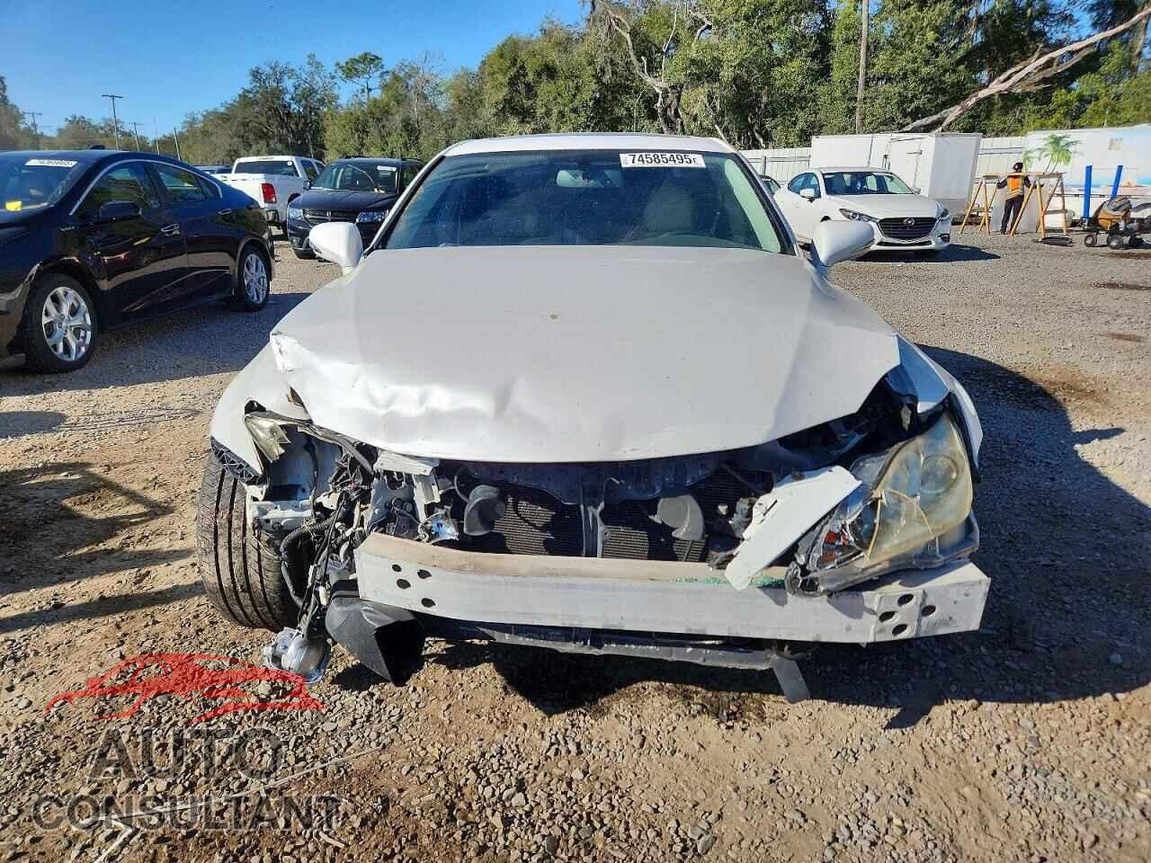 LEXUS IS 2011 - JTHCF5C20B5048978