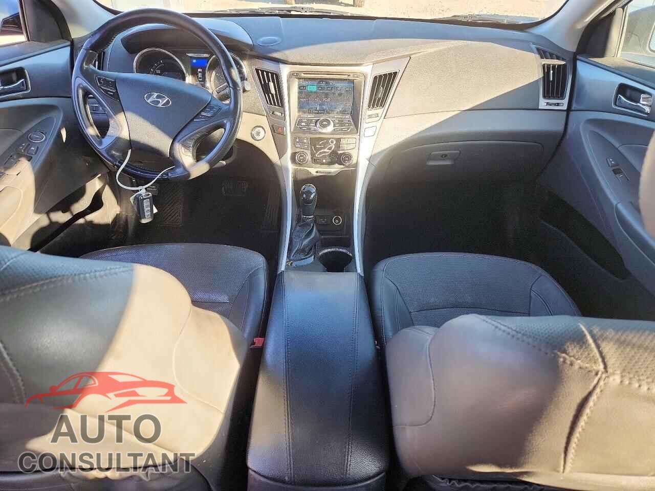 HYUNDAI SONATA 2012 - KMHEC4A48CA046661