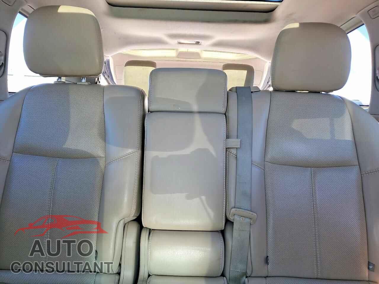 NISSAN PATHFINDER 2016 - 5N1AR2MM3GC652988