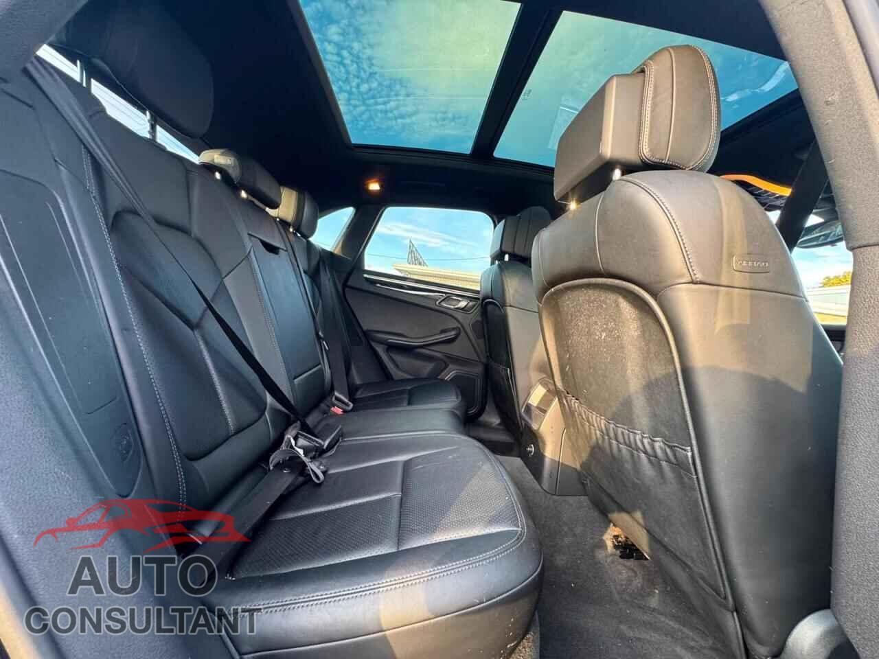 PORSCHE MACAN 2015 - WP1AB2A56FLB51614