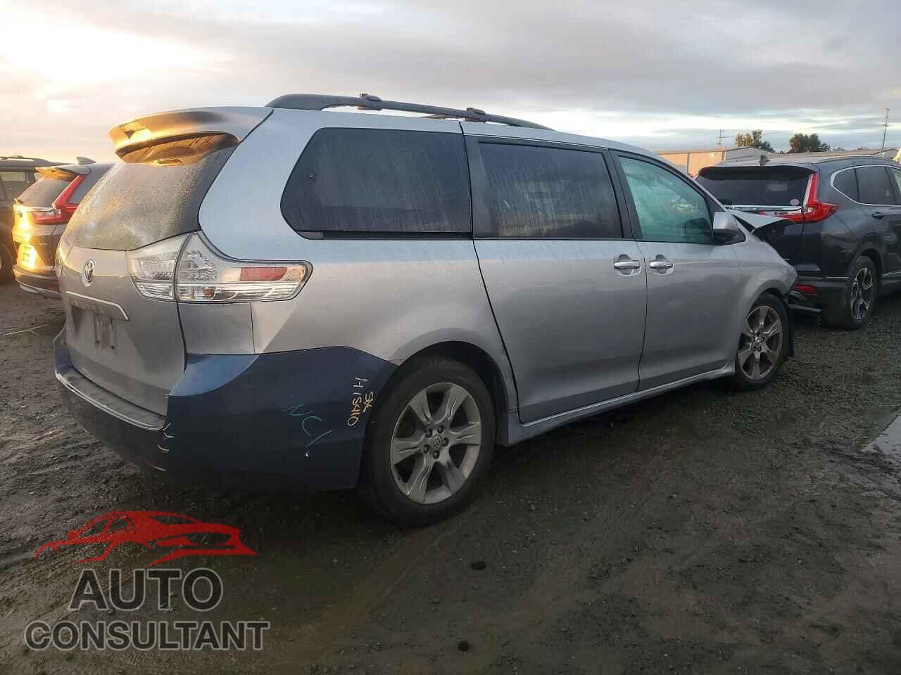 TOYOTA SIENNA 2013 - 5TDXK3DC8DS314304
