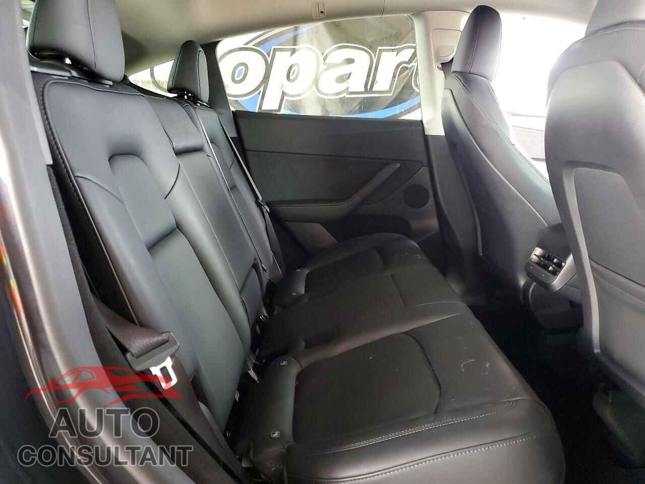 TESLA MODEL Y 2024 - 7SAYGDEE1RF032001