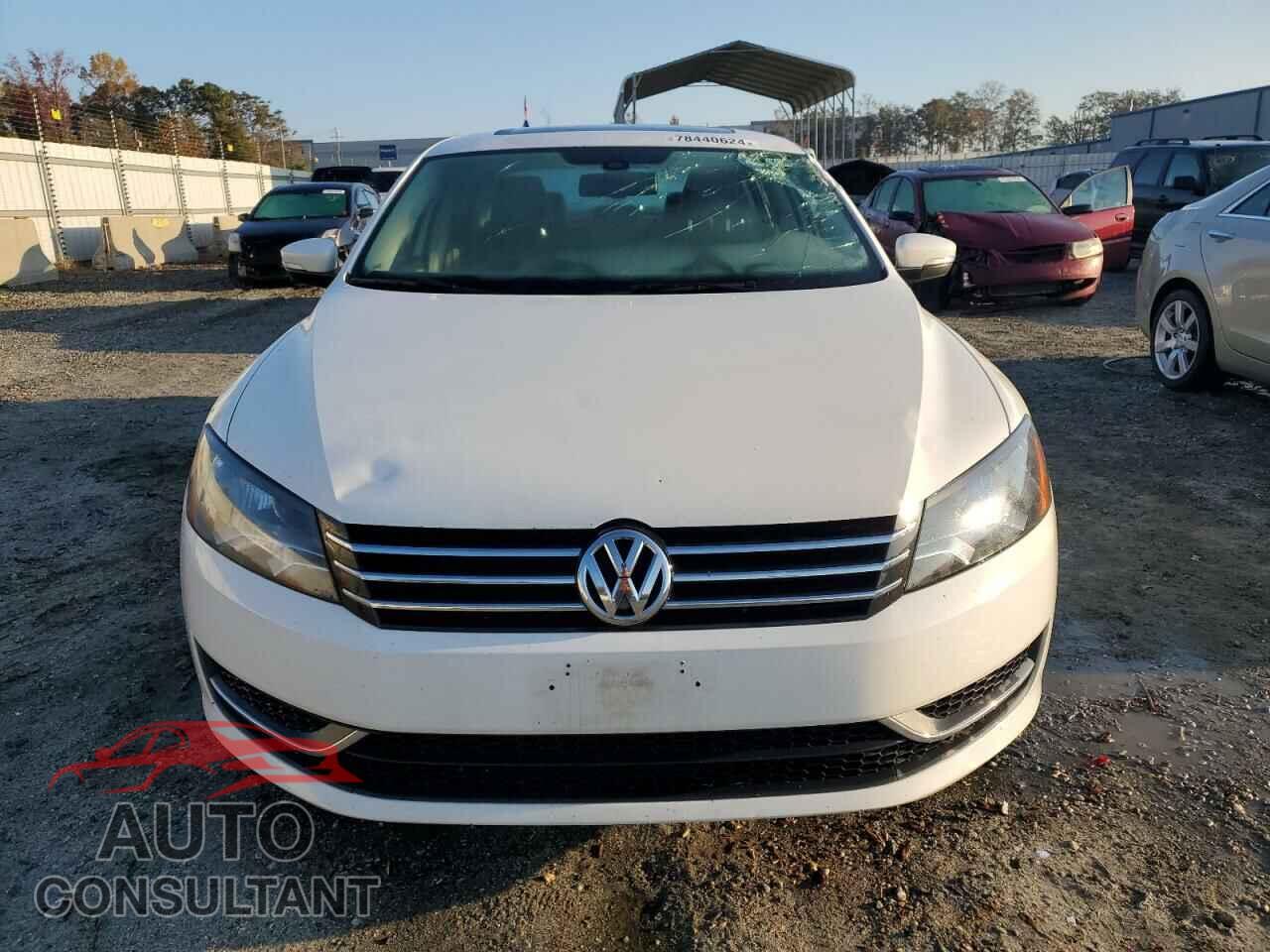 VOLKSWAGEN PASSAT 2013 - 1VWBP7A32DC128036