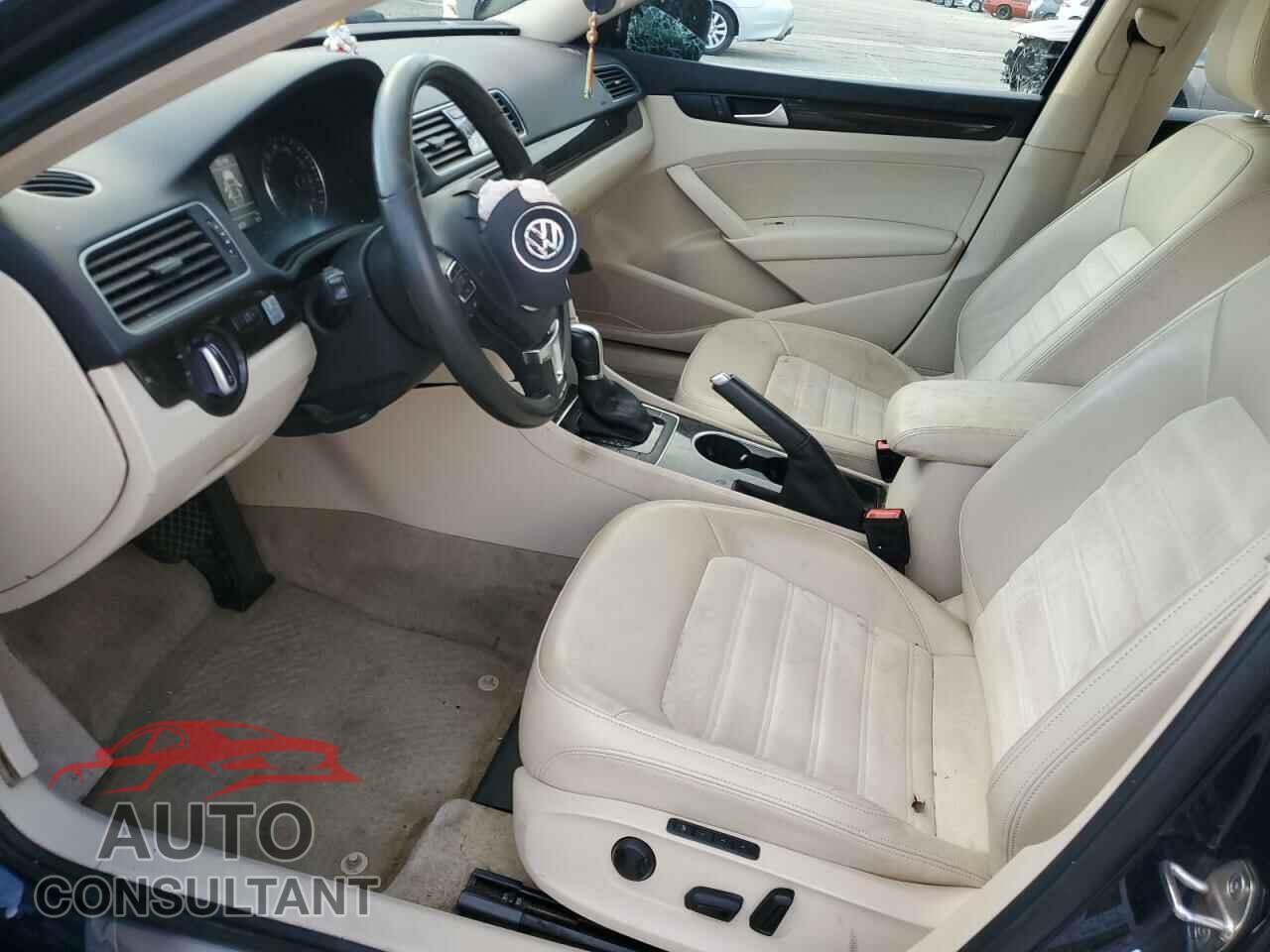 VOLKSWAGEN PASSAT 2015 - 1VWCV7A34FC090810