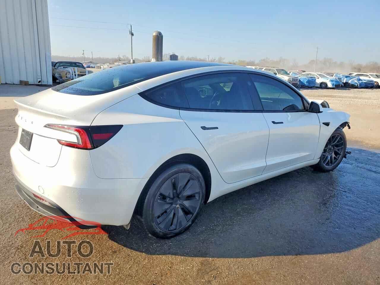 TESLA MODEL 3 2024 - 5YJ3E1EA5RF769467