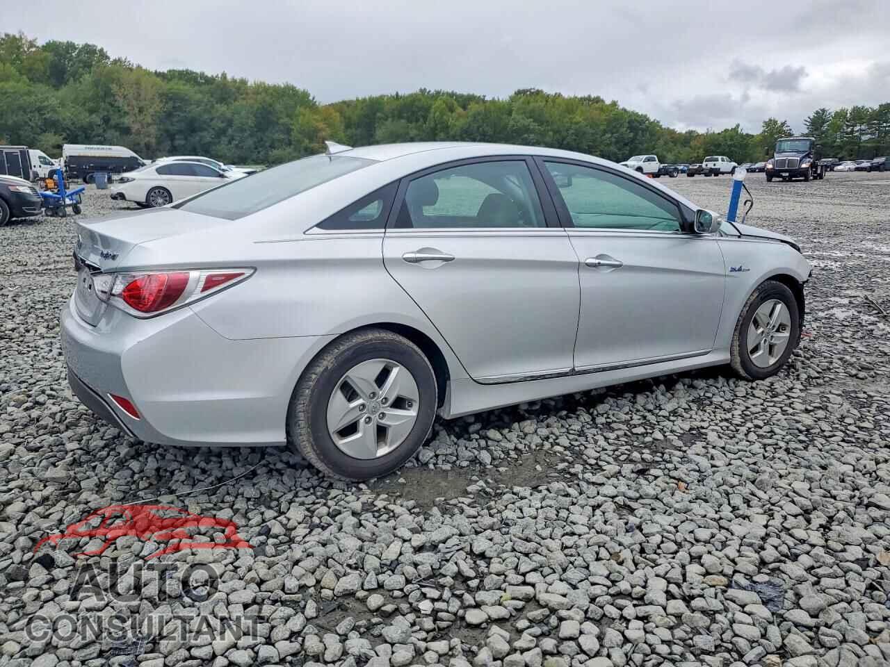 HYUNDAI SONATA 2012 - KMHEC4A46CA028059