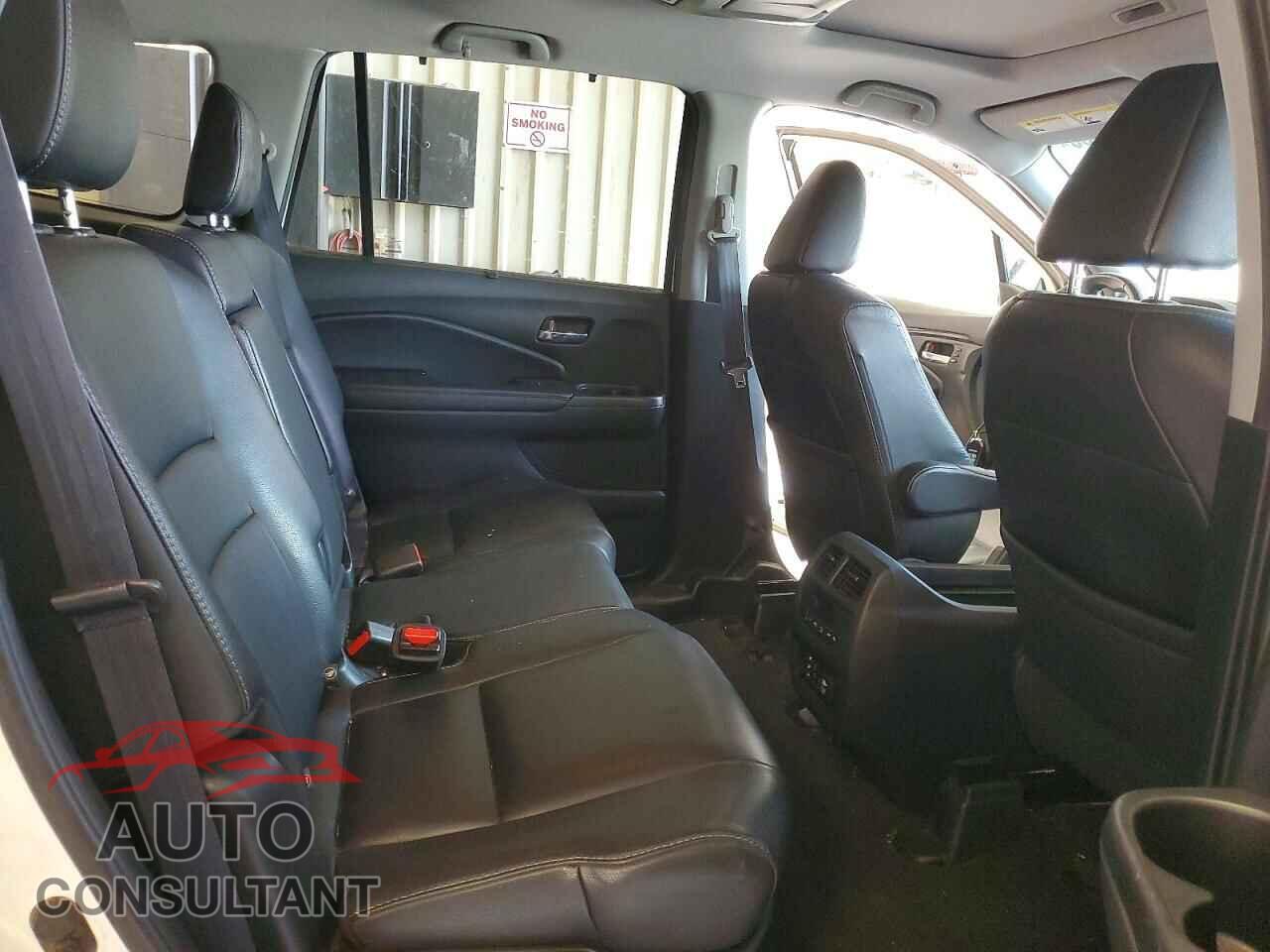 HONDA PILOT 2017 - 5FNYF6H94HB025844