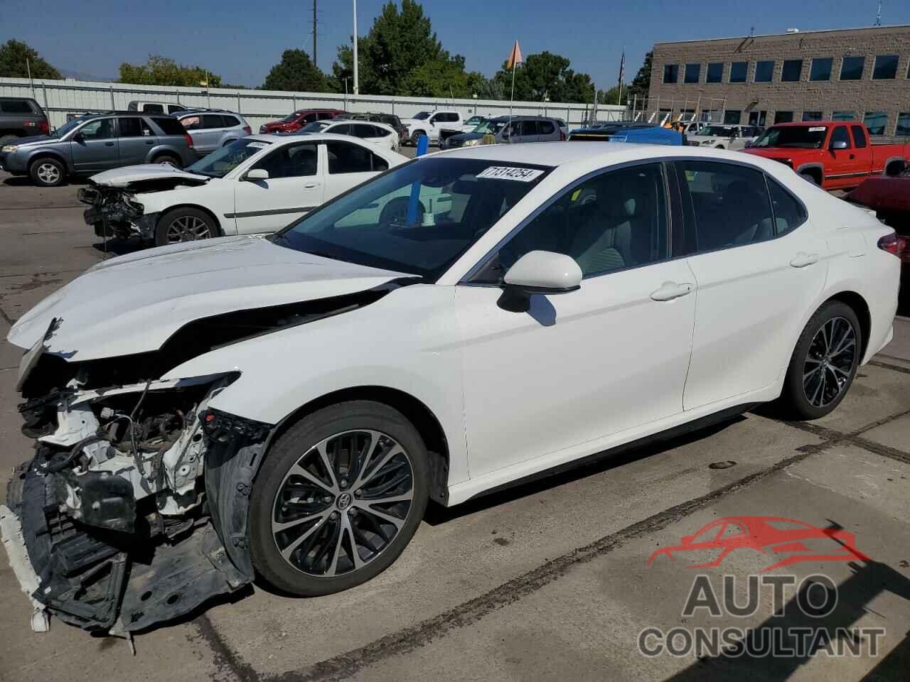TOYOTA CAMRY 2018 - 4T1B11HK2JU561999