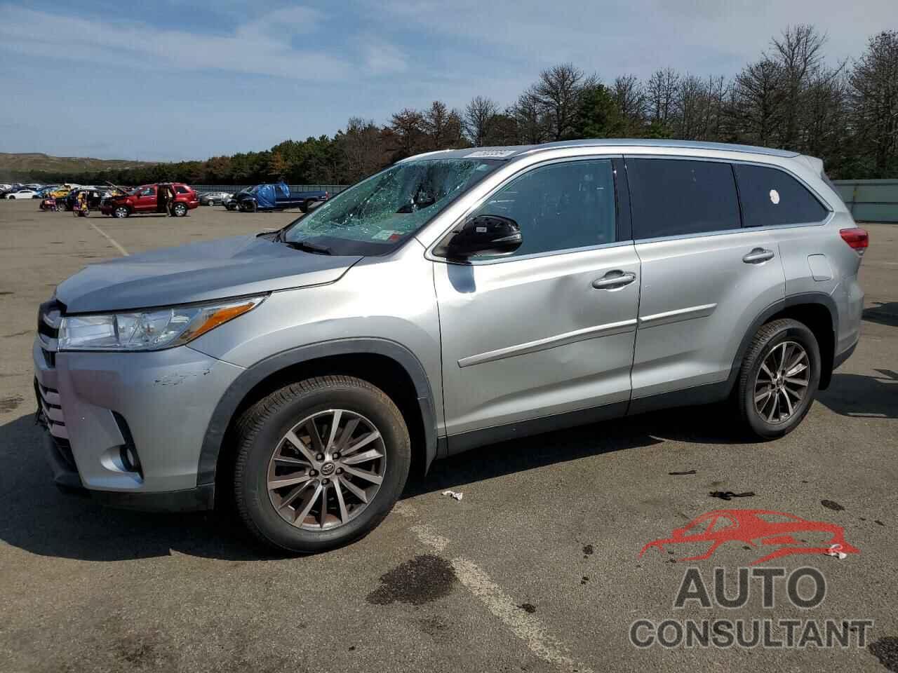 TOYOTA HIGHLANDER 2019 - 5TDJZRFH0KS582516