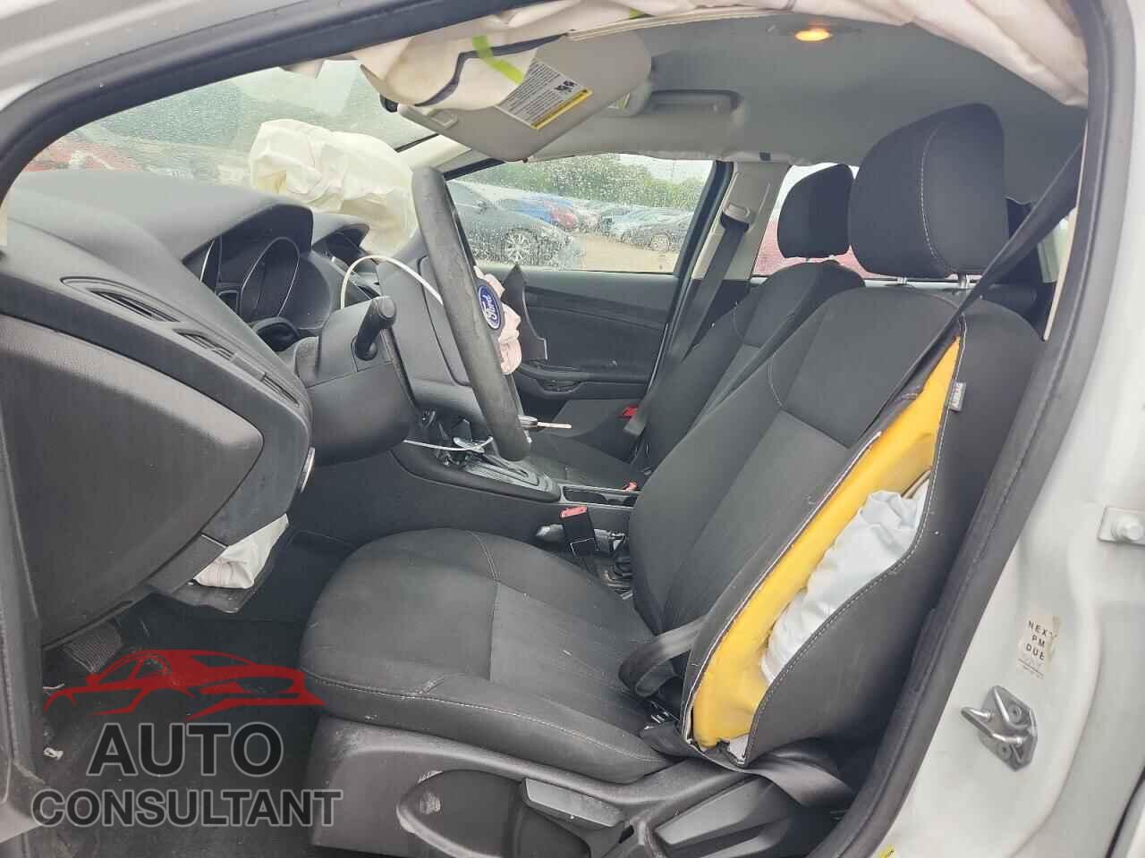 FORD FOCUS 2017 - 1FADP3K22HL239305