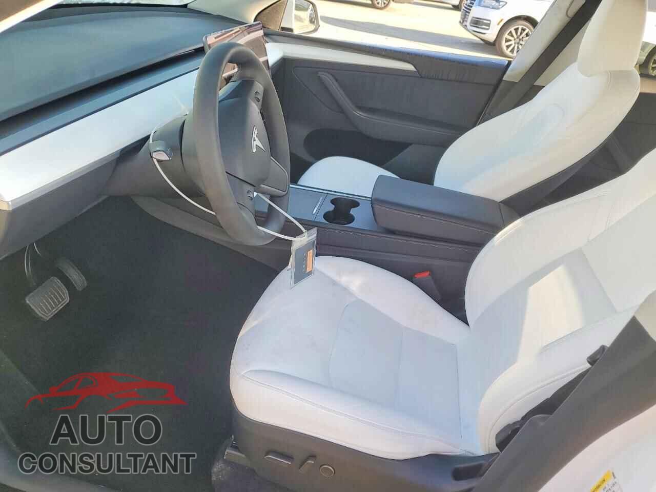 TESLA MODEL Y 2025 - 7SAYGDEE4SF296660