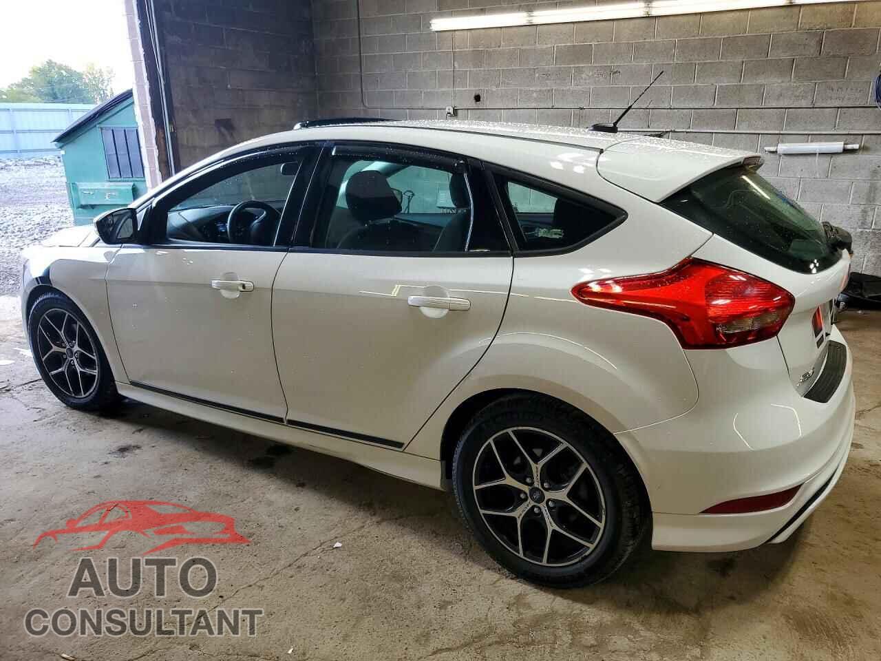 FORD FOCUS 2015 - 1FADP3K28FL367223