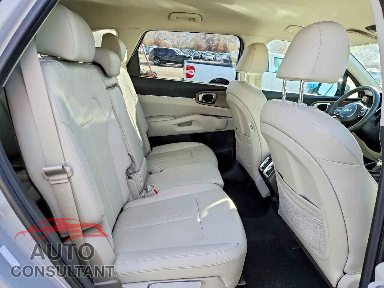 KIA SORENTO 2023 - 5XYRLDLC6PG243473