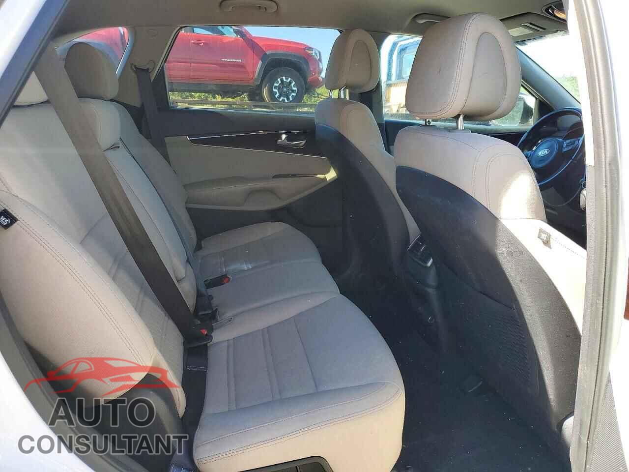 KIA SORENTO 2016 - 5XYPGDA52GG008567