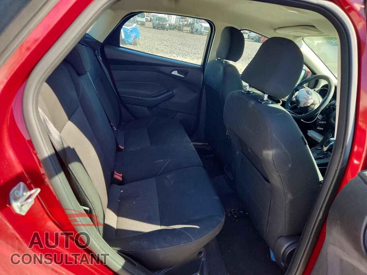 FORD FOCUS 2015 - 1FADP3K22FL357142