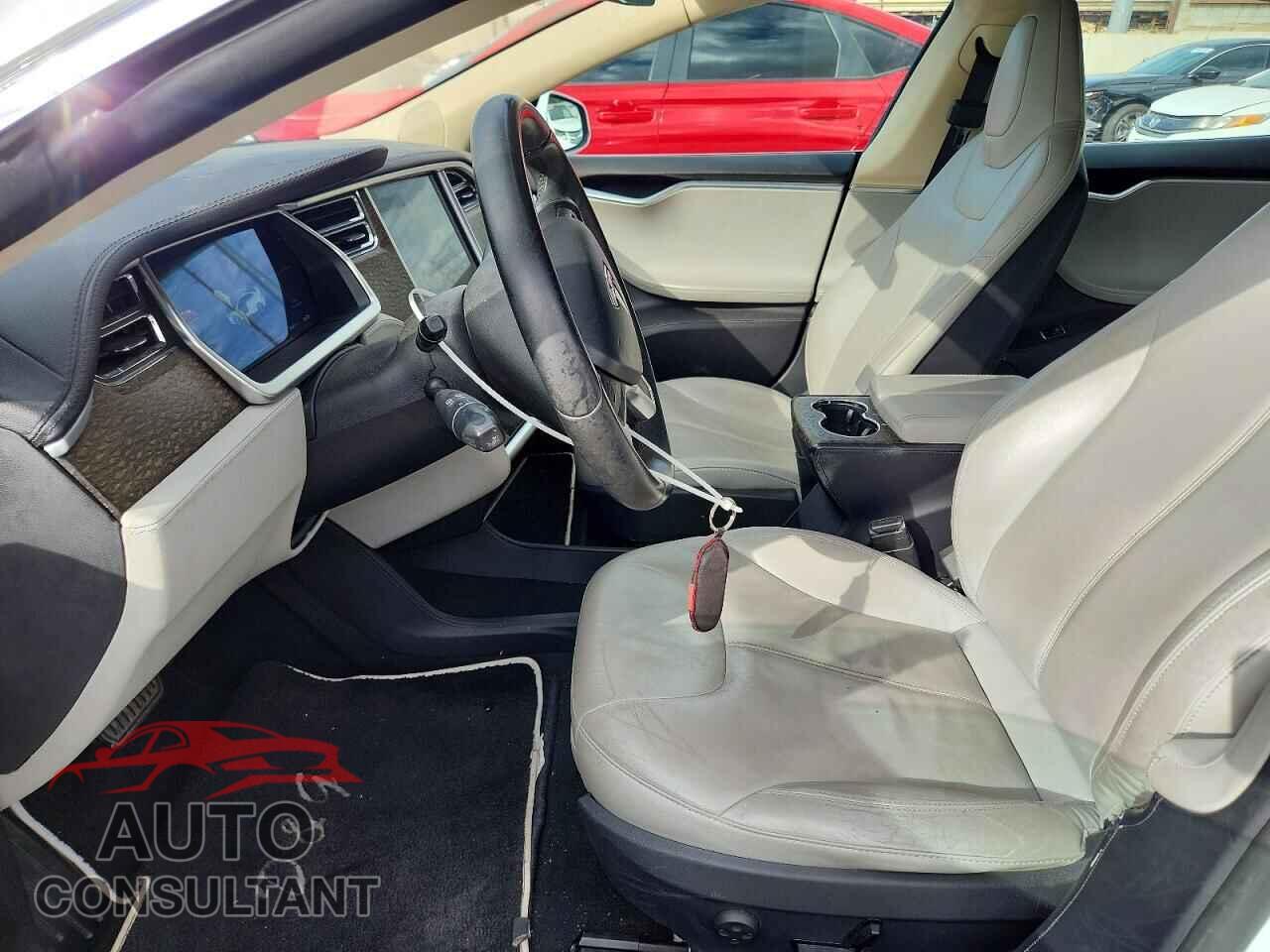 TESLA MODEL S 2013 - 5YJSA1CN8DFP04313