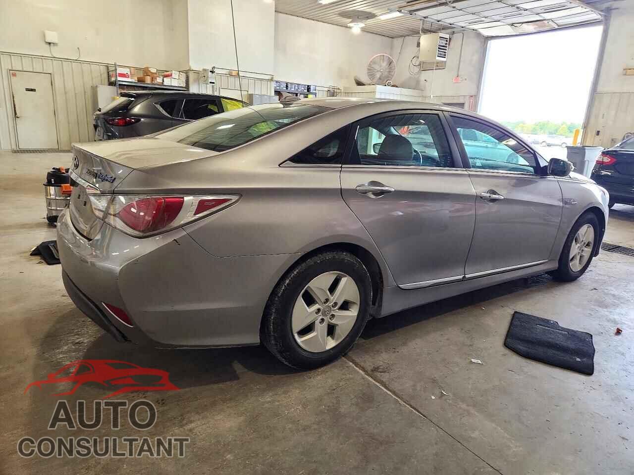 HYUNDAI SONATA 2012 - KMHEC4A48CA036180