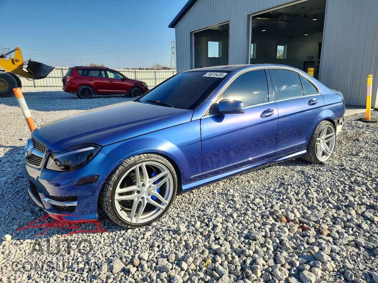 MERCEDES-BENZ C-CLASS 2012 - WDDGF8BB2CA712816
