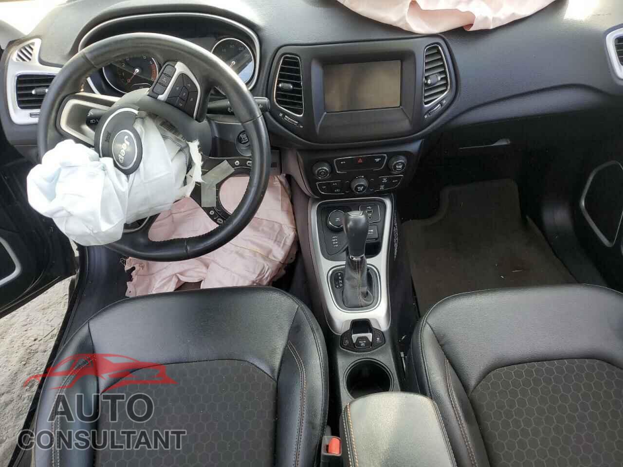 JEEP COMPASS 2018 - 3C4NJDBB3JT200657
