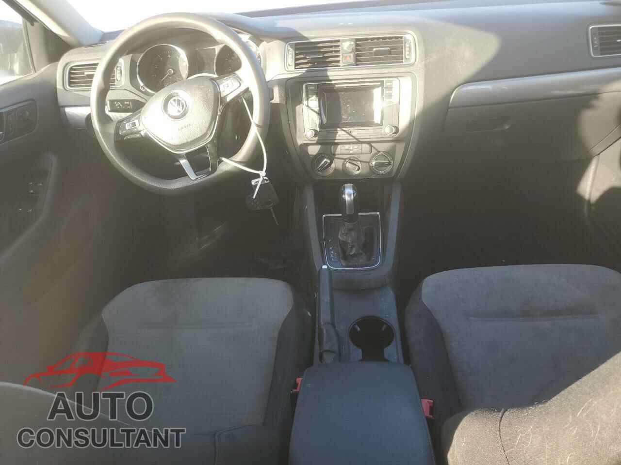 VOLKSWAGEN JETTA 2017 - 3VW2B7AJ1HM279659