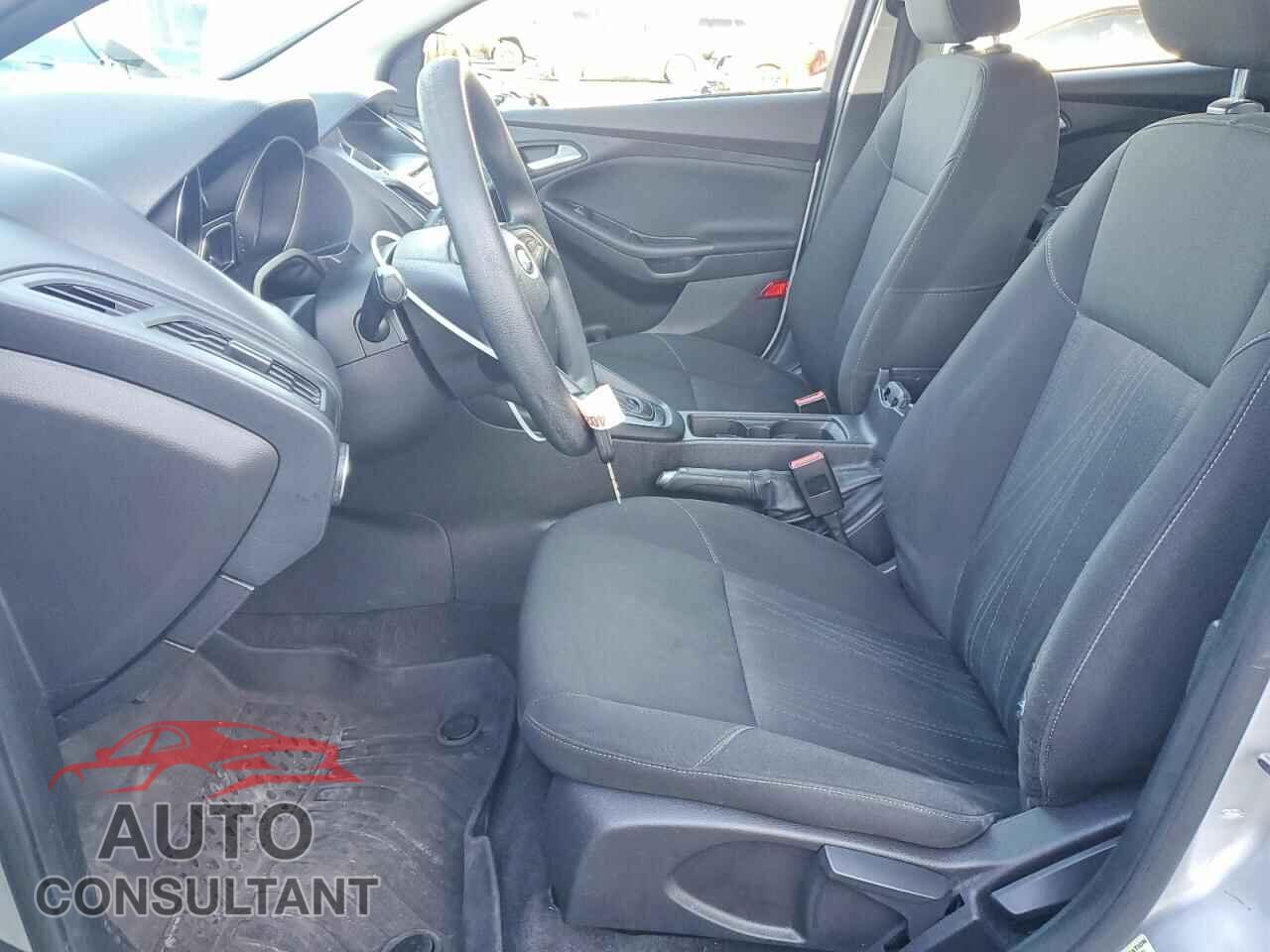 FORD FOCUS 2015 - 1FADP3K2XFL288765