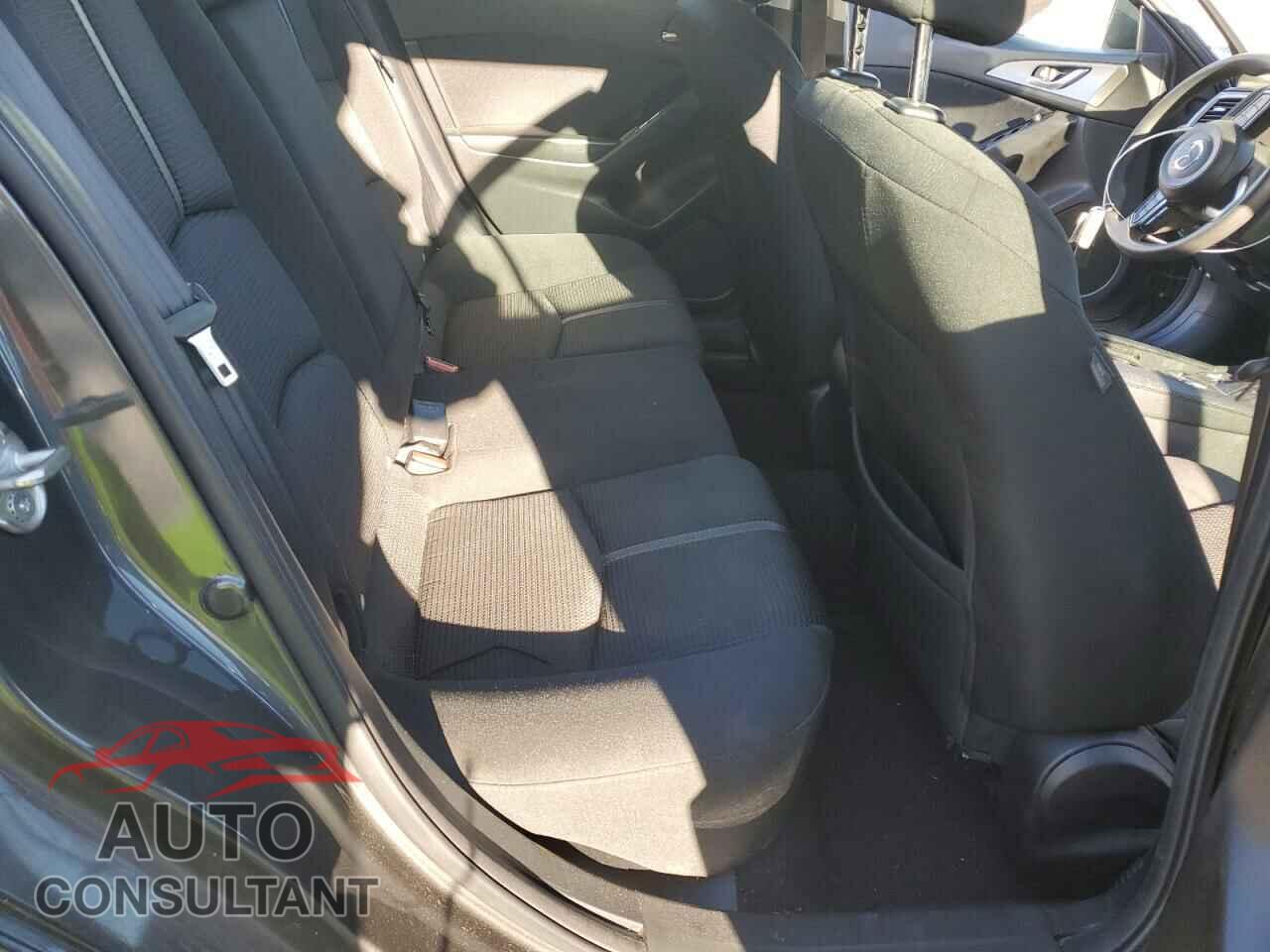 MAZDA 3 2018 - 3MZBN1U77JM219301