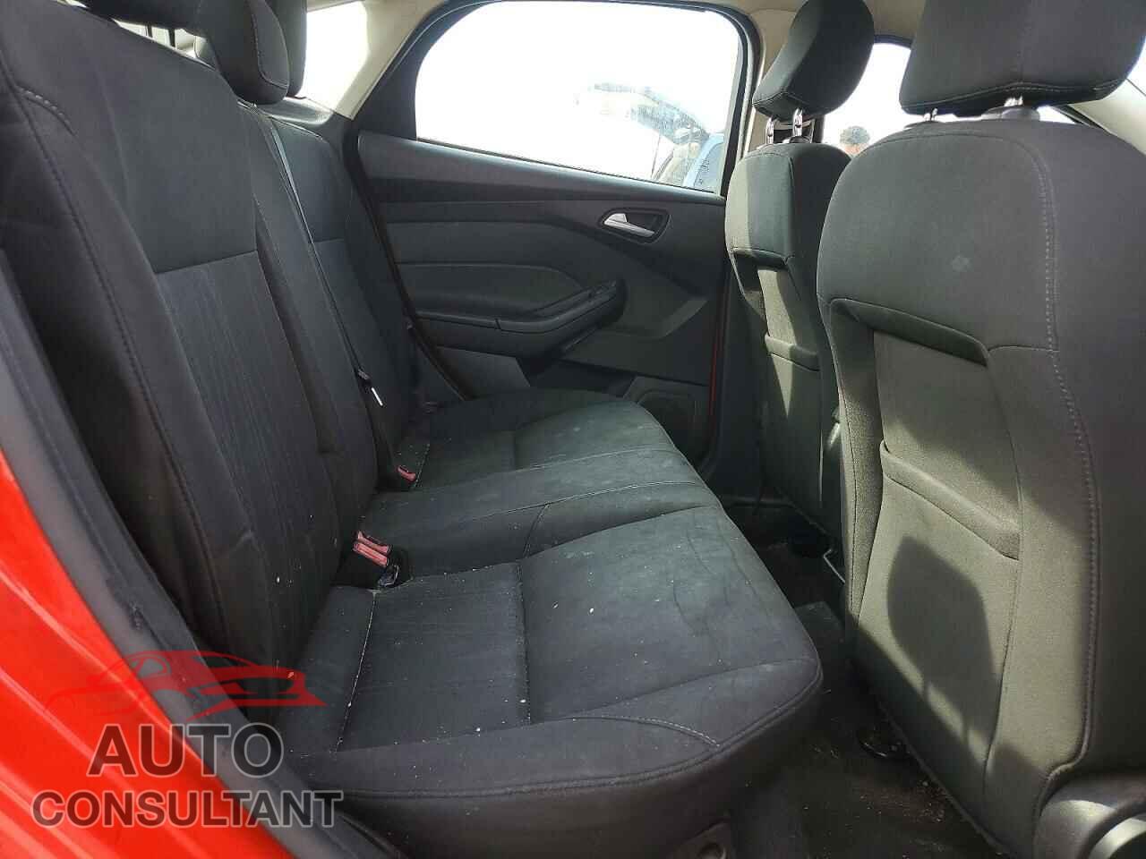 FORD FOCUS 2015 - 1FADP3F27FL207439