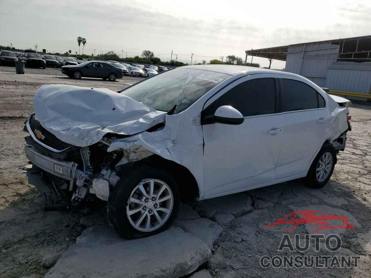CHEVROLET SONIC 2018 - 1G1JD5SH8J4109608
