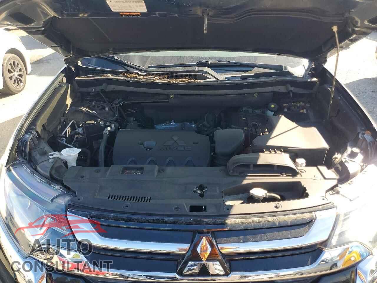 MITSUBISHI OUTLANDER 2018 - JA4AD3A38JZ060487