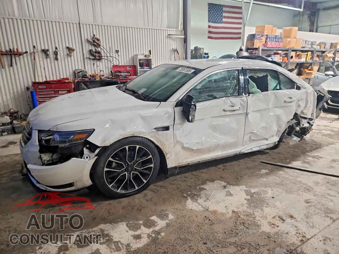 FORD TAURUS 2017 - 1FAHP2E88HG117164