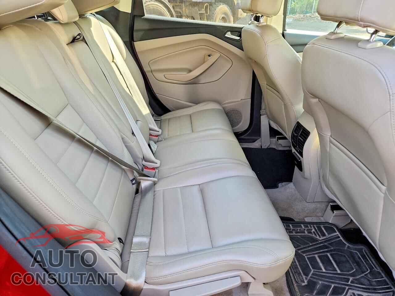 FORD ESCAPE 2018 - 1FMCU9H90DUB59331