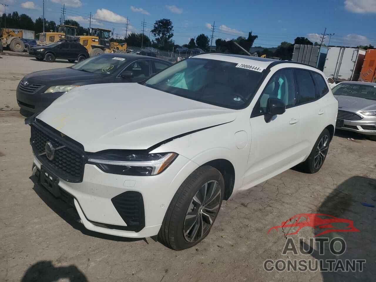 VOLVO XC60 PLUS 2023 - YV4H60DW5P1374587