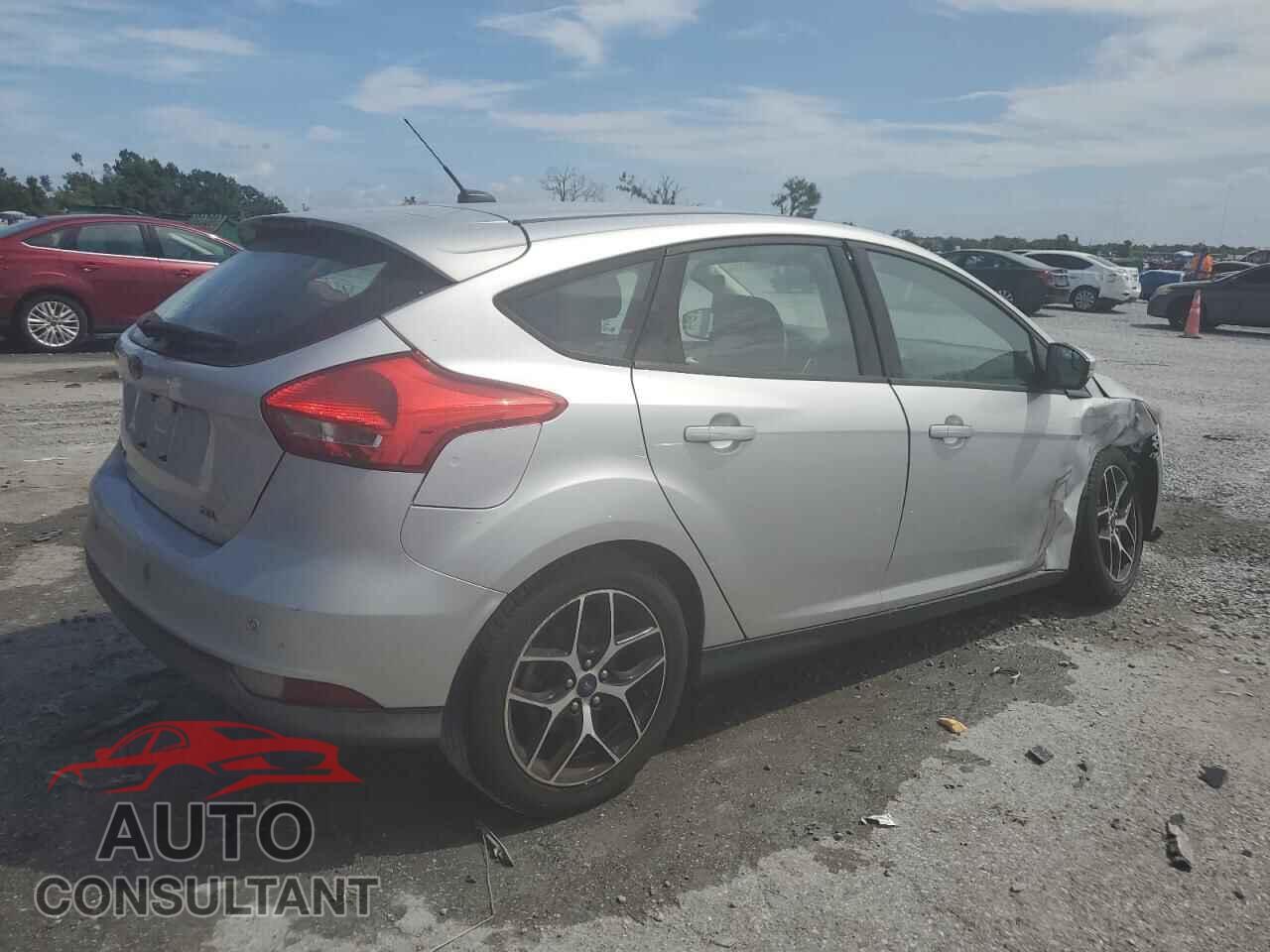 FORD FOCUS 2017 - 1FADP3M22HL312332