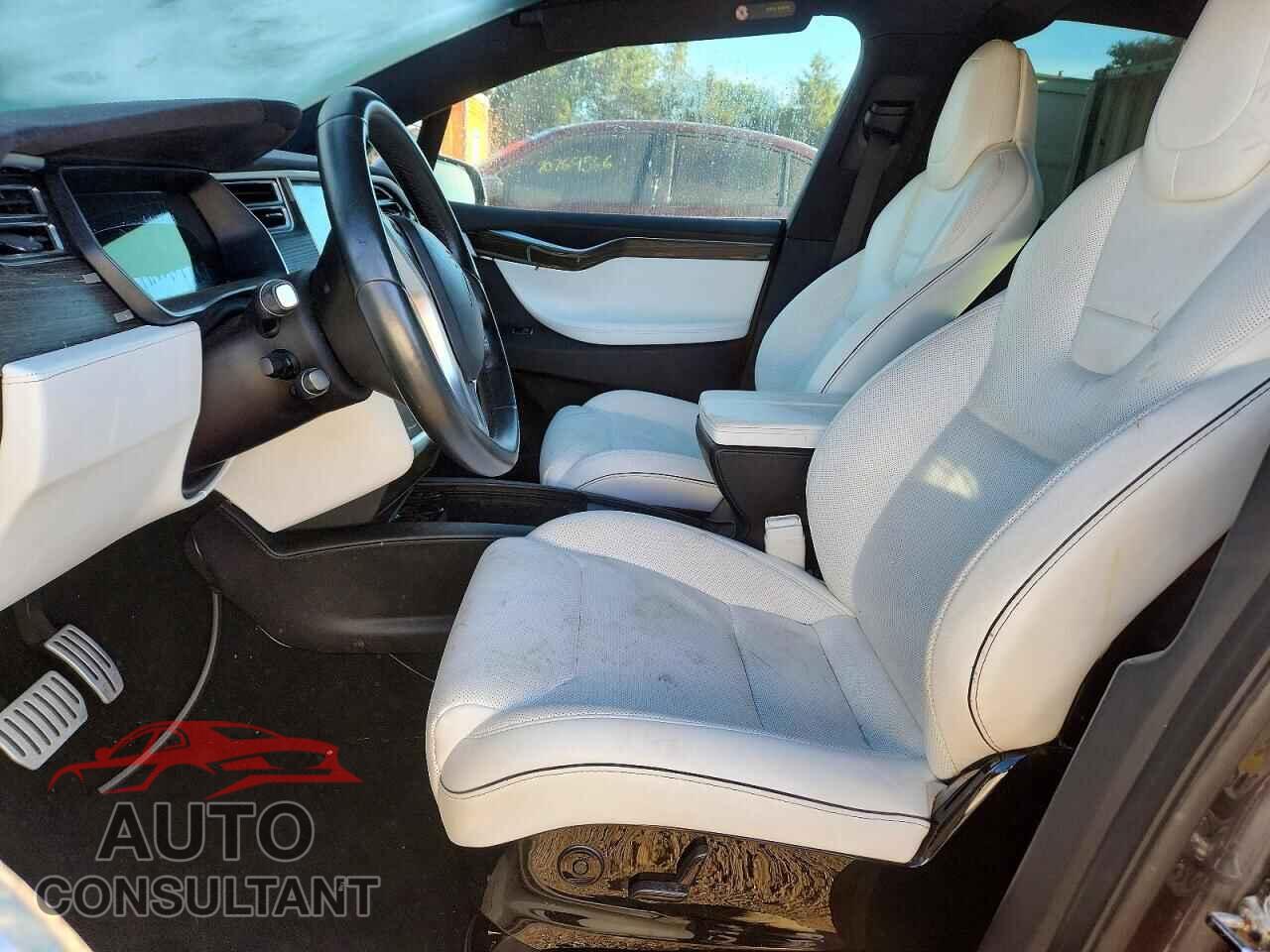 TESLA MODEL X 2016 - 5YJXCAE41GF000835