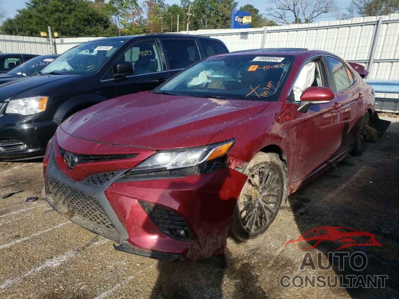 TOYOTA CAMRY 2018 - 4T1B11HK0JU661812