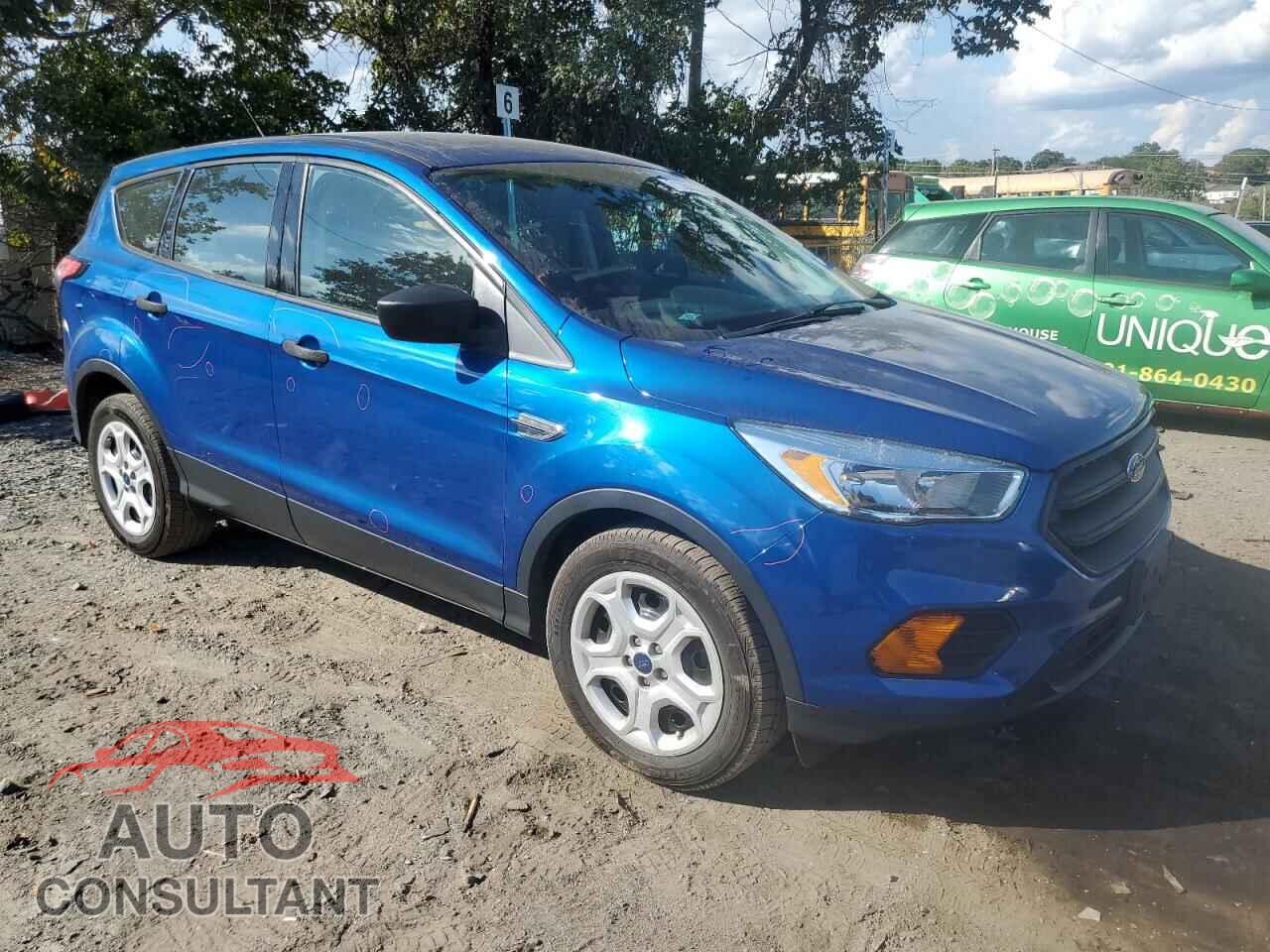 FORD ESCAPE 2017 - 1FMCU0F71HUC44357