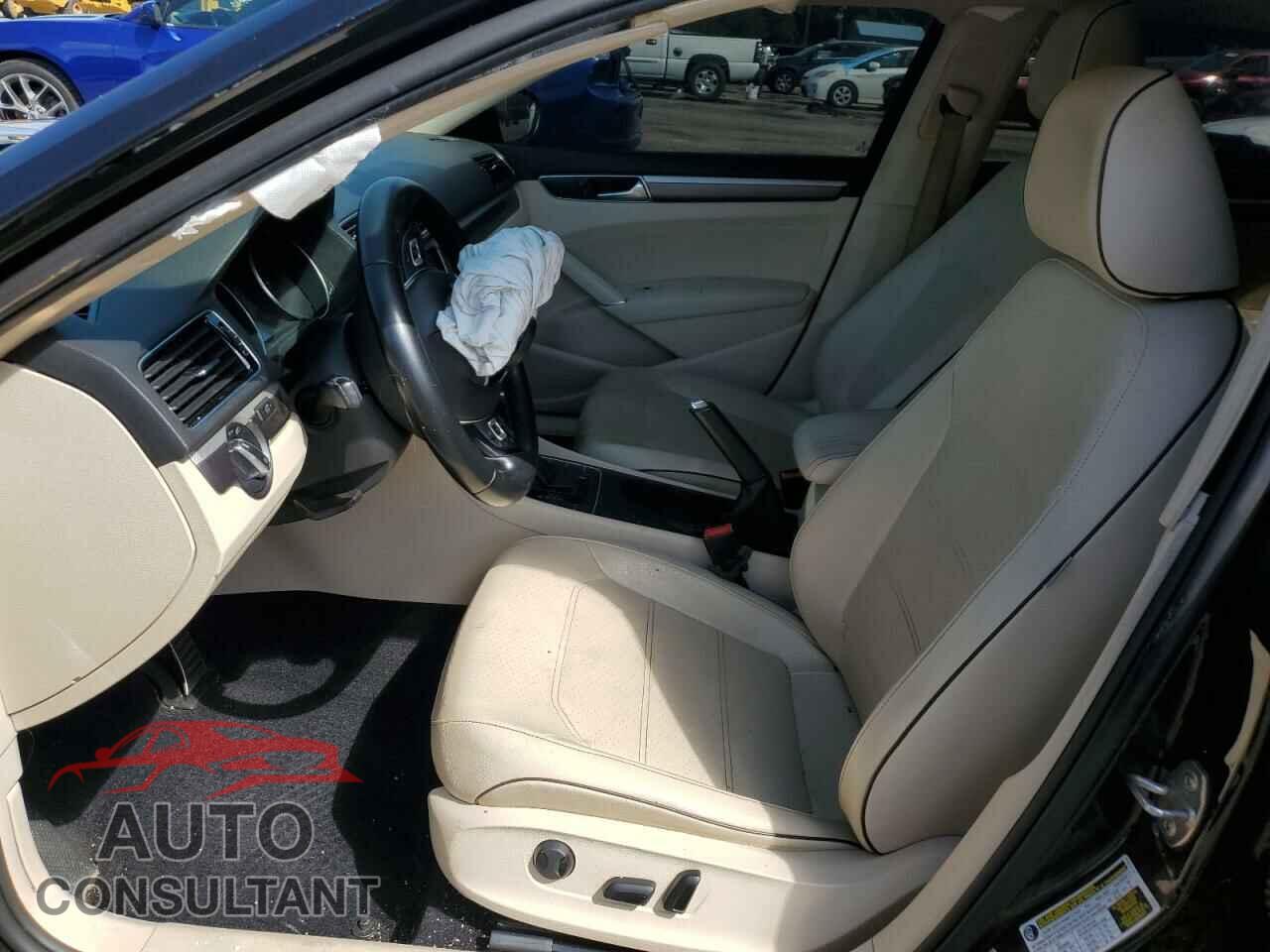 VOLKSWAGEN PASSAT 2018 - 1VWAA7A33JC041237