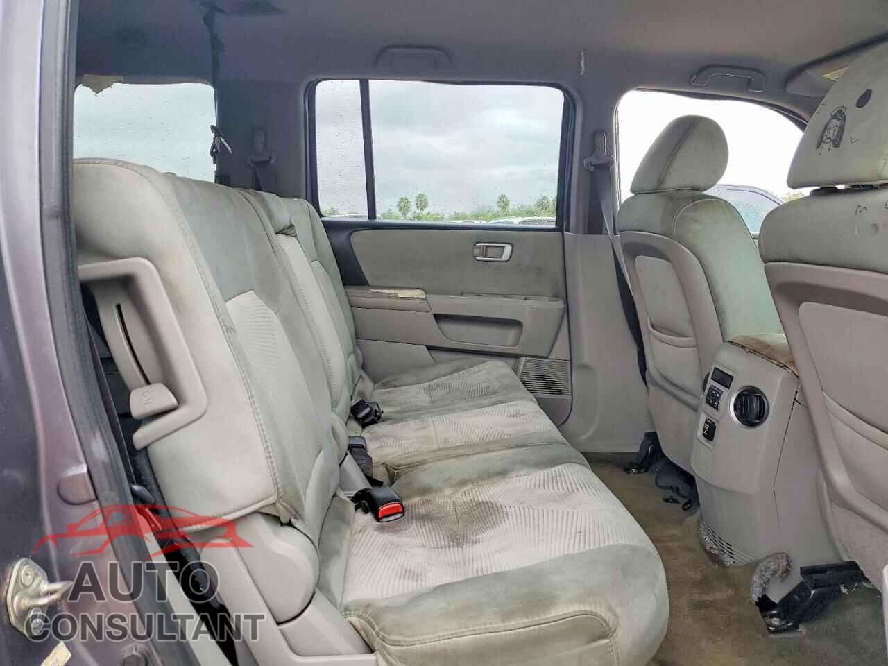 HONDA PILOT 2015 - 5FNYF3H20FB025547